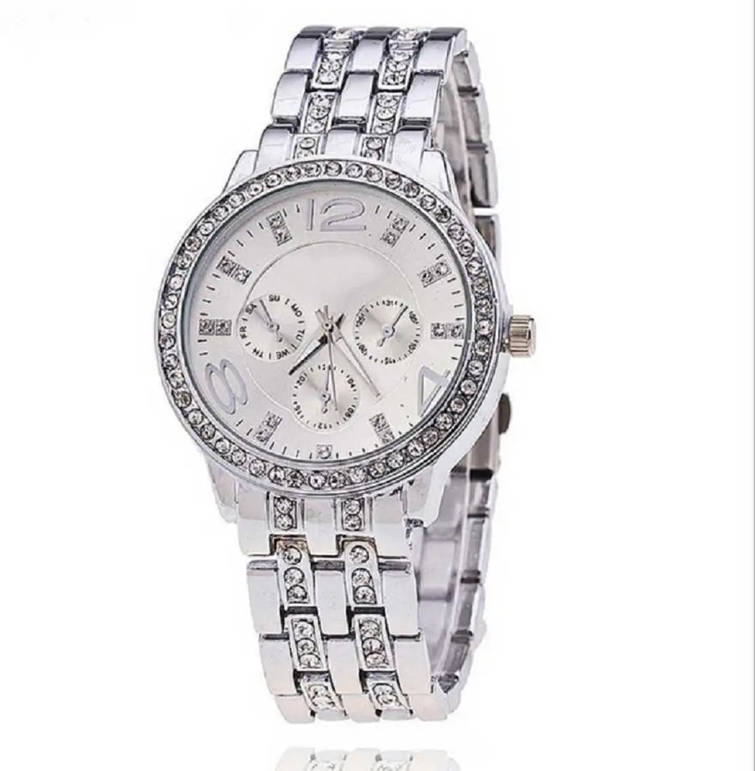 Silver Analog Watch With Metal Strap